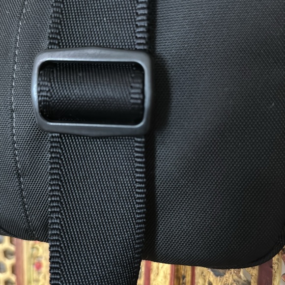 Incase - Compass Brief Case and Laptop Case - Picture 6 of 10